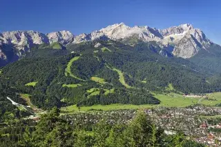 Gigantische Aussicht aufs Wettersteingebirge