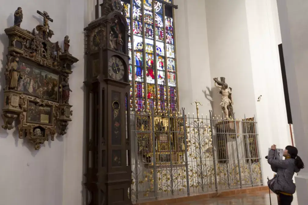 Die Automatenuhr in der Münchner Frauenkirche.