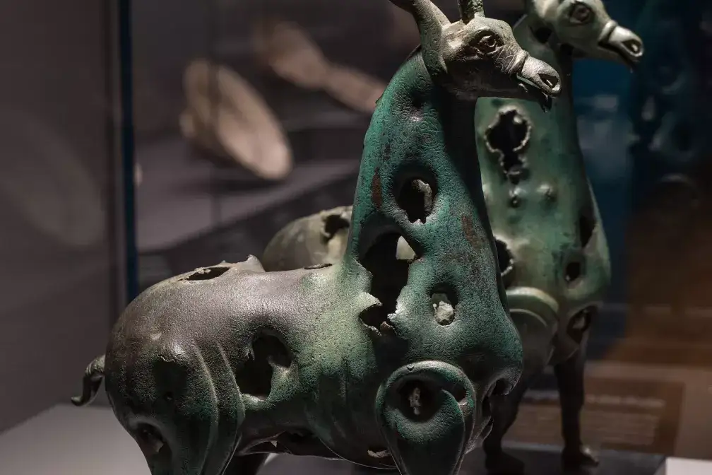 Ausstellungsstücke im Museum Fünf Kontinente
