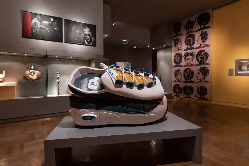 Ausstellungsstücke im Museum Fünf Kontinente