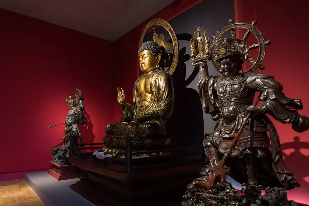 Ausstellungsstücke im Museum Fünf Kontinente
