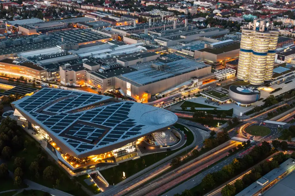 BMW Welt bei Nacht