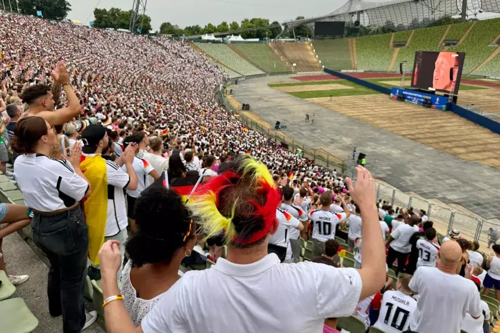 Public Viewing zur EURO im Olympiadstadion