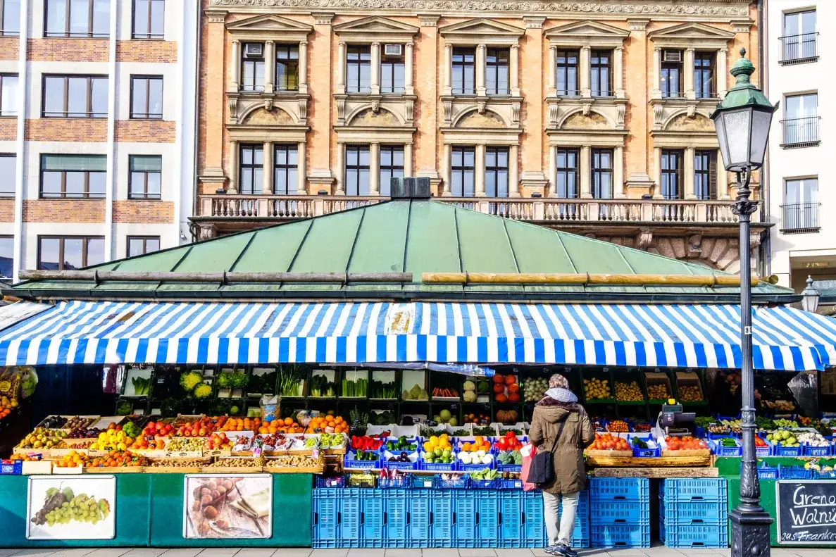 Viktualienmarkt A top sight in Munich muenchen.de