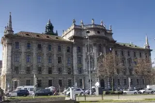 Das Bayerische Justizministerium sitzt im Justizpalast am Stachus