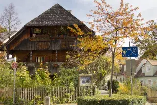 Der Kriechbaumhof in Haidhausen im Herbst