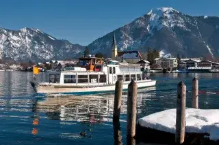 Schiff auf dem Tegernsee bei Rottach-Egern Schiff auf dem Tegernsee bei Rottach-Egern