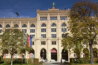 Das Amtsgebäude der Regierung von Oberbayern in der Maximilianstraße