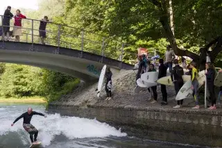 Surfen an der Floßlände