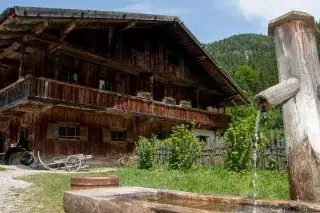 Brunnen in Markus Wasmeiers Freilichtmuseum