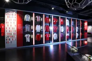 Trikots im FC Bayern Museum