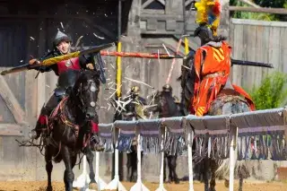 Ritter auf Pferden auf Schloss Kaltenburg Ritter auf Pferden auf Schloss Kaltenburg