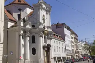 Die Dreifaltigkeitskirche in der Pacellistraße Die Dreifaltigkeitskirche in der Pacellistraße