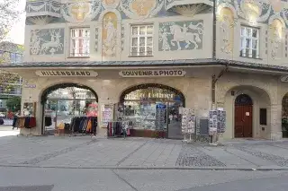 Die Läden sind nach der Sanierung zurück im Münchner Ruffinihaus. Die Läden sind nach der Sanierung zurück im Münchner Ruffinihaus.