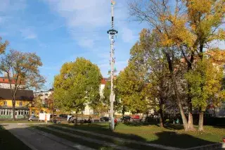 Maibaum auf dem Laimer Anger Maibaum auf dem Laimer Anger