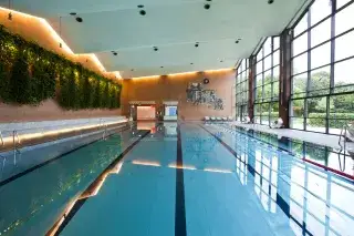 Schwimmhalle des Südbads in München-Sendling Schwimmhalle des Südbads in München-Sendling