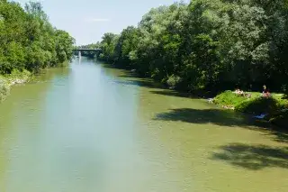 201201_isarauen-sommer-2015muenchen.deMark Read Die Isarauen nördlich der Brücke St. Emmeram