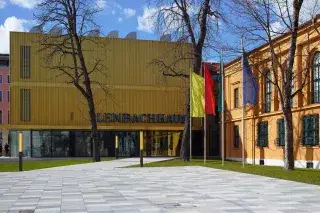 Das Lenbachhaus am Vordereingang Das Lenbachhaus am Vordereingang