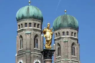 Die Türme der Münchner Frauenkirche.