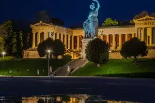 Bavaria-Statue und Ruhmeshalle an der Theresienwiese Bavaria-Statue und Ruhmeshalle an der Theresienwiese