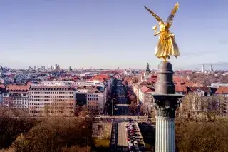 201205_friedensengel-aussicht-shutterstock_537756409 Panoramablick vom Friedensengel