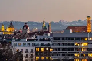 Aussicht vom Hügel im Luitpoldpark auf München Aussicht vom Hügel im Luitpoldpark auf München