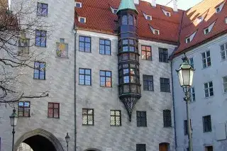 Affenturm im Alten Hof in der Münchner Innenstadt Affenturm im Alten Hof in der Münchner Innenstadt