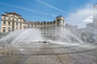 Brunnen am Karlsplatz Stachus im Sommer Brunnen am Karlsplatz Stachus im Sommer