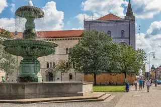 Brunnen am Geschwister-Scholl-Platz