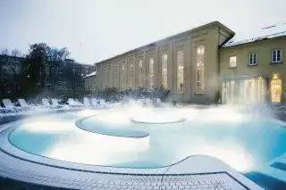 Winterbaden im beheiztes Außenbecken im Nordbad