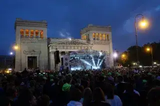 Oben Ohne Open Air auf dem Königsplatz