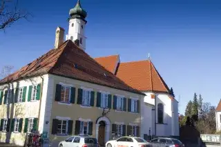 Heilig-Kreuz-Kirche in Forstenried Heilig-Kreuz-Kirche in Forstenried
