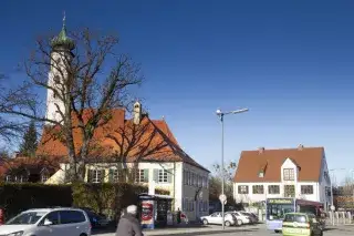Heilig-Kreuz-Kirche in Forstenried Heilig-Kreuz-Kirche in Forstenried