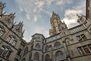 Innenfassade des Neuen Rathaus Innenfassade des Neuen Rathaus
