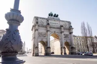 Das Siegestor verbindet die Stadtteile Schwabing und Maxvorstadt