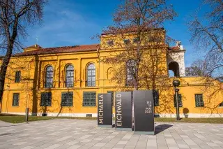 Michaela Eichwald im Lenbachhaus im Kunstareal