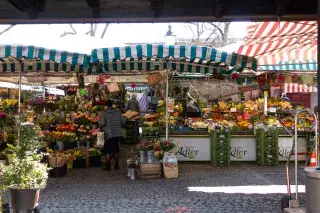 Der Pasinger Viktualienmarkt in München. 