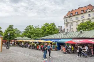 Standl auf dem Münchner Viktualienmarkt Standl auf dem Münchner Viktualienmarkt