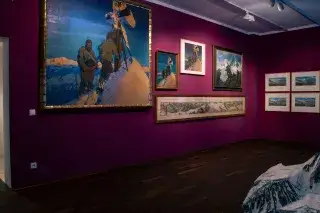 Blick in die Ausstellung "Die Berge und wir" des Alpinen Museums in München