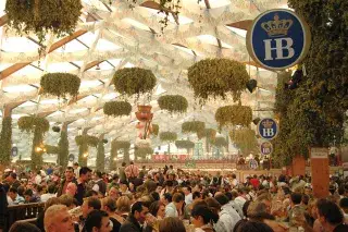 Oktoberfest: Das Hofbräu Festzelt ist gut gefüllt Oktoberfest: Das Hofbräu Festzelt ist gut gefüllt