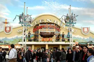 Ochsenbraterei auf der Wiesn Ochsenbraterei auf der Wiesn