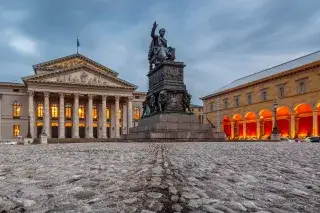Bayerische Staatsoper am Max-Joseph-Platz Bayerische Staatsoper am Max-Joseph-Platz