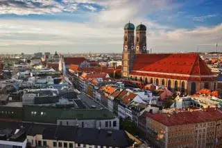 210104_muenchen-panorama_shutterstock_214021534 München-Panorama mit Frauenkirche