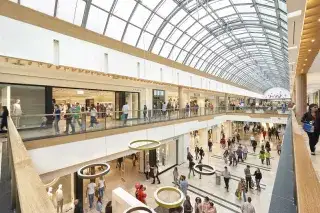 Das Einkaufszentrum der Riem Arcaden innen. Das Einkaufszentrum der Riem Arcaden innen.
