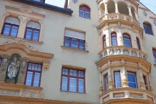 Fassaden in der Liebherrstraße im Lehel