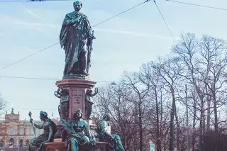 Maxmonument Maxmonument