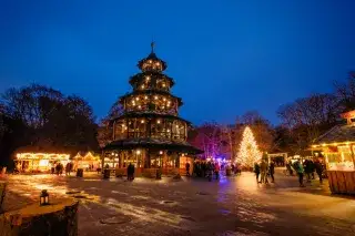 Abendstimmung am Christkindlmarkt am Chinesischen Turm