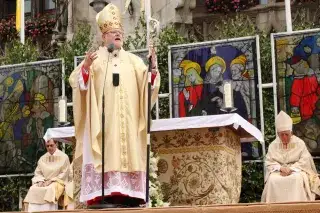 Kardinal Reinhard Marx beim Fronleichnams Gottesdienst auf dem Marienplatz. Kardinal Reinhard Marx beim Fronleichnams Gottesdienst auf dem Marienplatz.