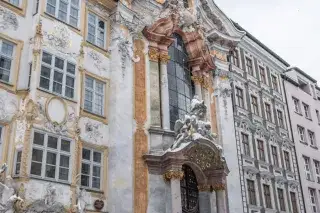 210126_schnee_goettlicher Die Schnee bedeckte Asamkirche im Winter