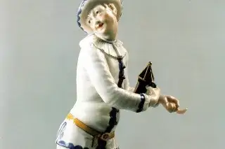Statuette Pierrot - der Preis vom Bayerischen Filmpreis von der Porzellanmanufaktur Nymphenburg.